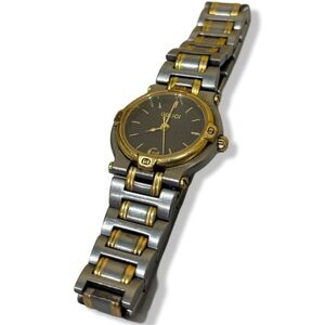 Vintage 90s Gucci Watch

(First Measurement Is Clasped Second Is Unclasped)
